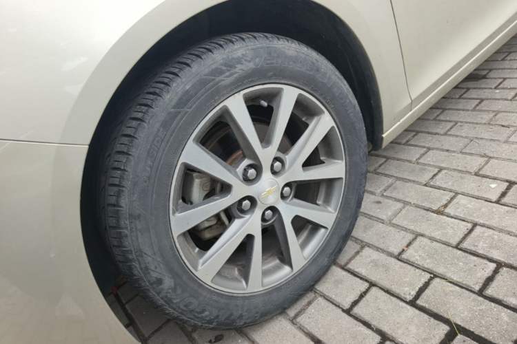 Used Chevrolet Malibu 2016 2.0L Automatic Luxury Edition Left Front Wheel Hub
