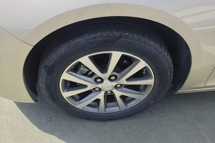 Used Chevrolet Malibu 2016 2.0L Automatic Luxury Edition Left Front Wheel Hub