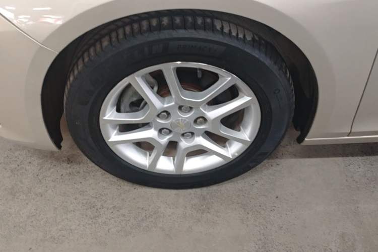 Used Chevrolet Malibu 2016 1.6T Automatic Comfort Edition Left Front Wheel Hub