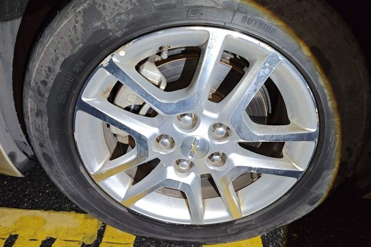 Used Chevrolet Malibu 2016 1.6T Automatic Comfort Edition Right Front Wheel Hub