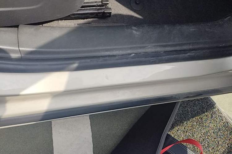 Used Chevrolet Malibu 2016 2.0L Automatic Luxury Edition Right Side Sill
