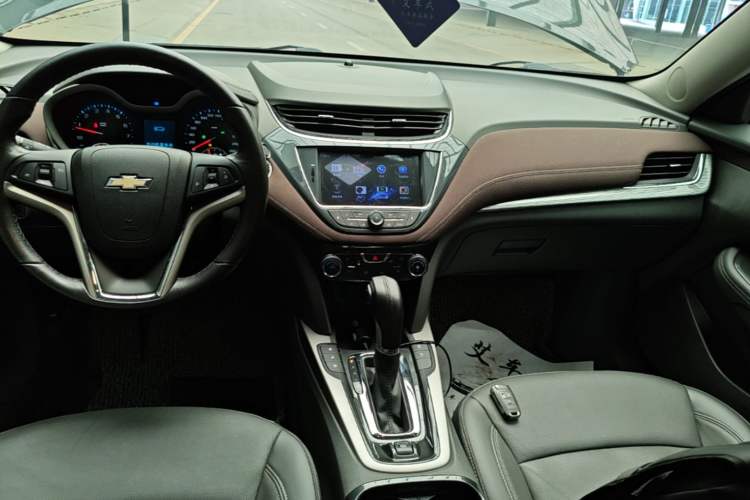 Used Chevrolet Malibu 2017 1.5T Automatic Luxury Edition Audio And AC Panel