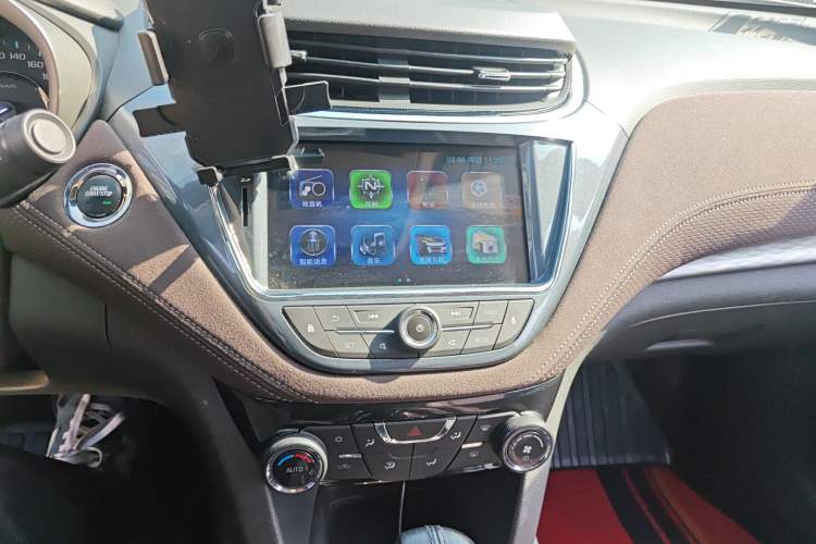 Used Chevrolet Malibu 2017 1.5T Automatic Luxury Edition Audio And AC Panel