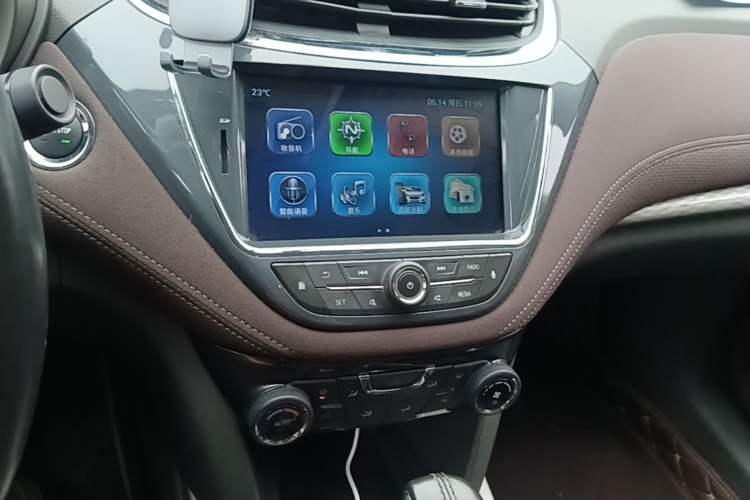 Used Chevrolet Malibu 2017 1.5T Automatic Luxury Edition Audio And AC Panel
