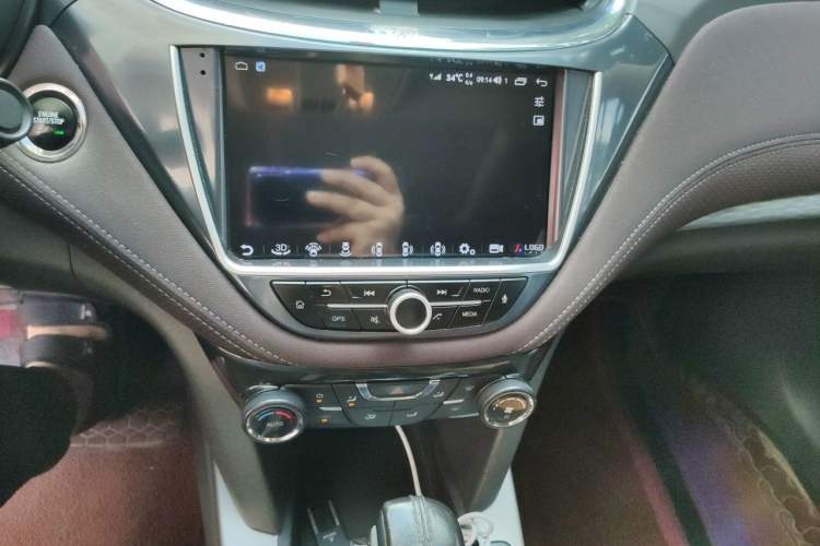 Used Chevrolet Malibu 2017 1.5T Automatic Luxury Edition Audio And AC Panel