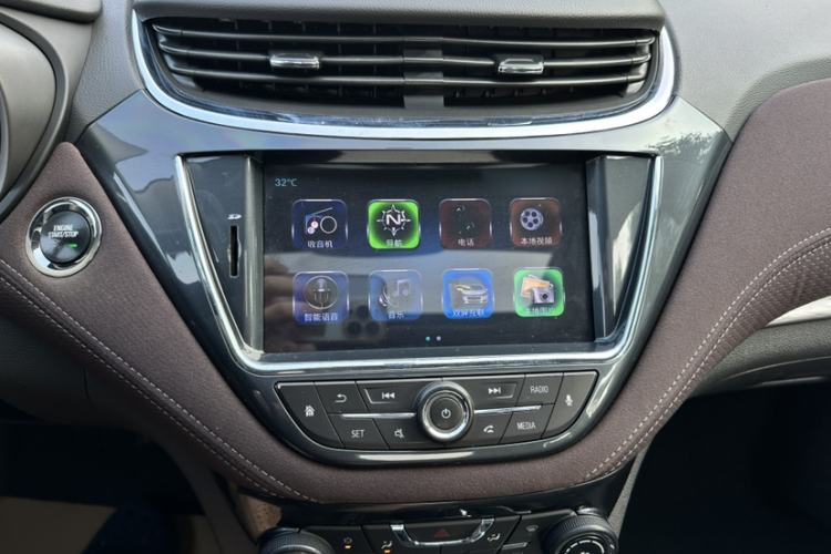 Used Chevrolet Malibu 2017 1.5T Automatic Luxury Edition Audio And AC Panel