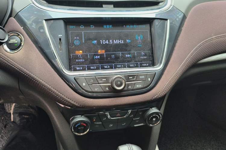 Used Chevrolet Malibu 2017 1.5T Automatic Luxury Edition Audio And AC Panel