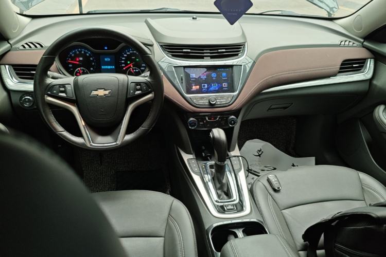 Used Chevrolet Malibu 2017 1.5T Automatic Luxury Edition Center Console