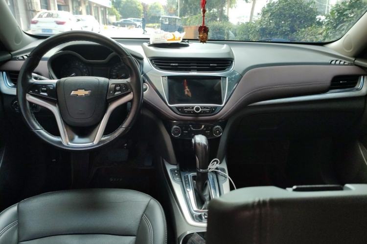 Used Chevrolet Malibu 2017 1.5T Automatic Luxury Edition Center Console