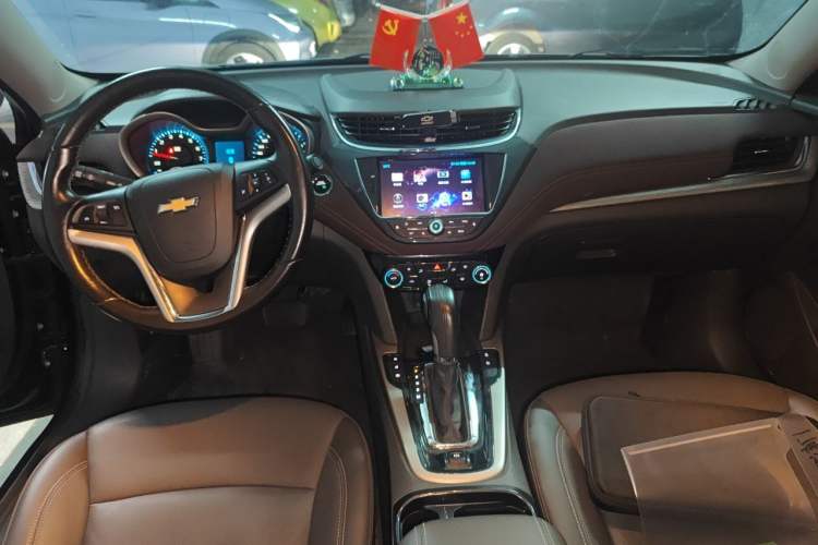 Used Chevrolet Malibu 2017 1.5T Automatic Luxury Edition Center Console