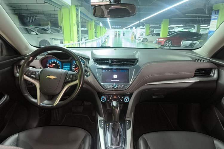 Used Chevrolet Malibu 2017 1.5T Automatic Luxury Edition Center Console
