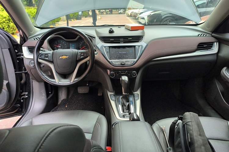 Used Chevrolet Malibu 2017 1.5T Automatic Luxury Edition Center Console