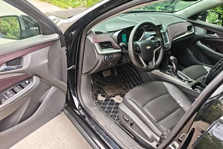 Used Chevrolet Malibu 2017 1.5T Automatic Luxury Edition Driver Seat