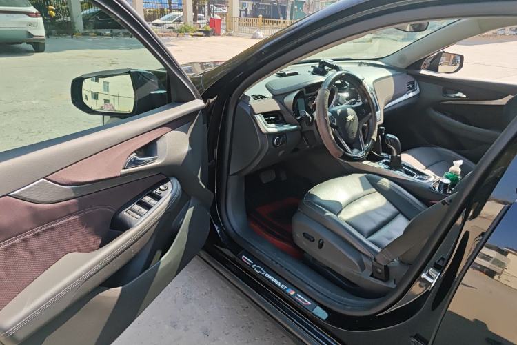 Used Chevrolet Malibu 2017 1.5T Automatic Luxury Edition Driver Seat