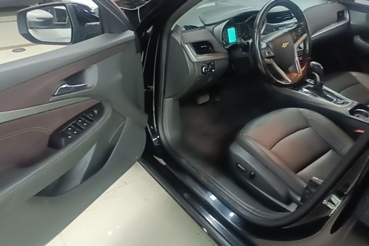 Used Chevrolet Malibu 2017 1.5T Automatic Luxury Edition Driver Seat