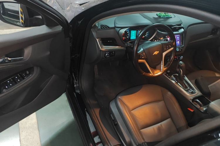 Used Chevrolet Malibu 2017 1.5T Automatic Luxury Edition Driver Seat