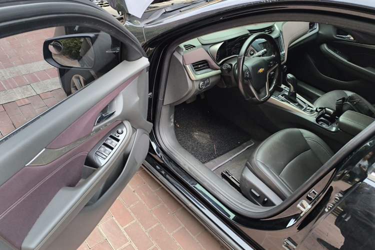 Used Chevrolet Malibu 2017 1.5T Automatic Luxury Edition Driver Seat