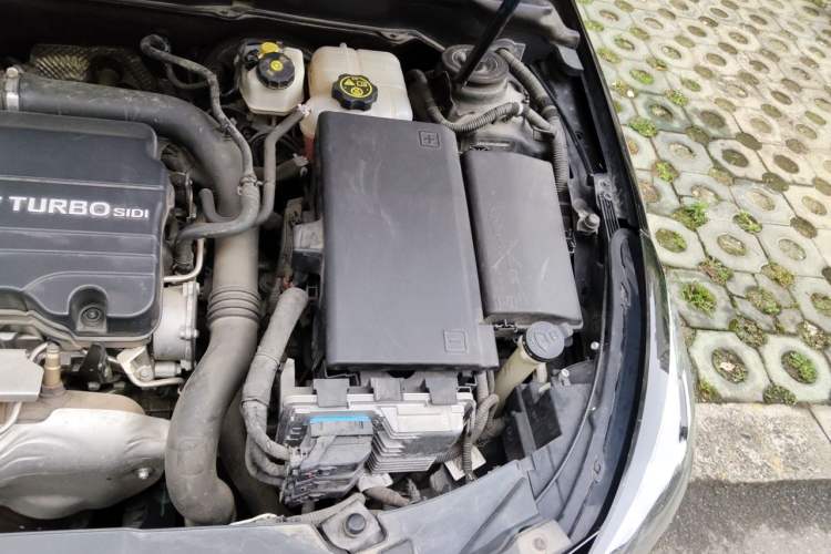 Used Chevrolet Malibu 2017 1.5T Automatic Luxury Edition Engine Bay Left