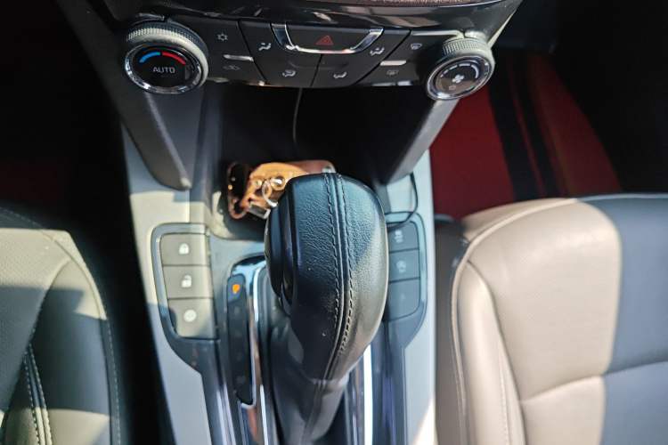Used Chevrolet Malibu 2017 1.5T Automatic Luxury Edition Gear Lever