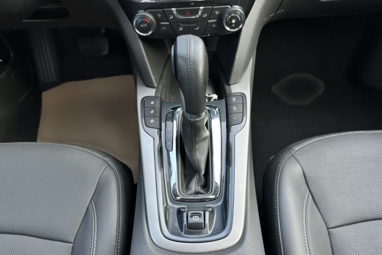 Used Chevrolet Malibu 2017 1.5T Automatic Luxury Edition Gear Lever