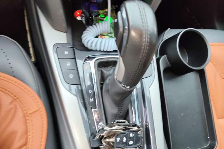Used Chevrolet Malibu 2017 1.5T Automatic Luxury Edition Gear Lever