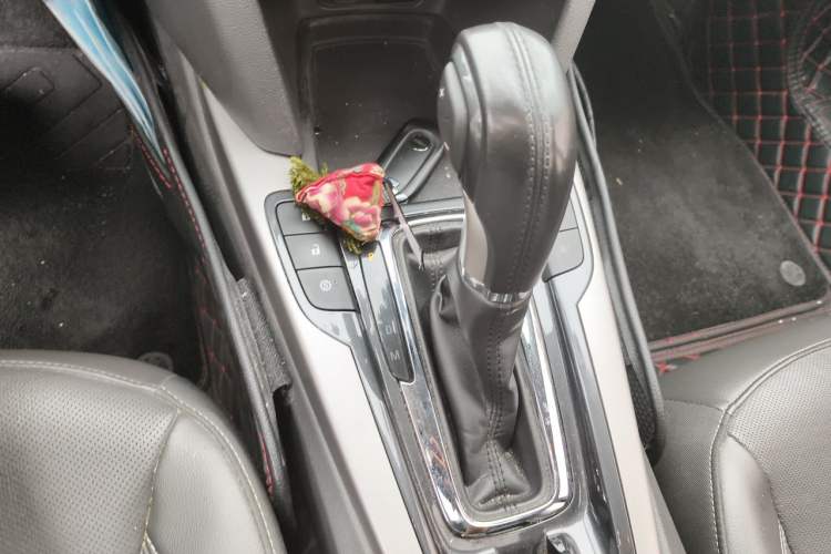 Used Chevrolet Malibu 2017 1.5T Automatic Luxury Edition Gear Lever