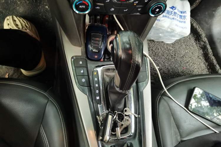 Used Chevrolet Malibu 2017 1.5T Automatic Luxury Edition Gear Lever