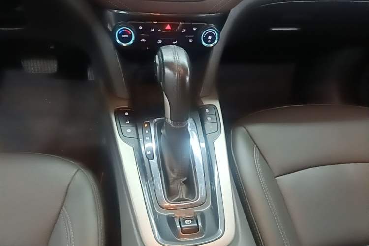 Used Chevrolet Malibu 2017 1.5T Automatic Luxury Edition Gear Lever