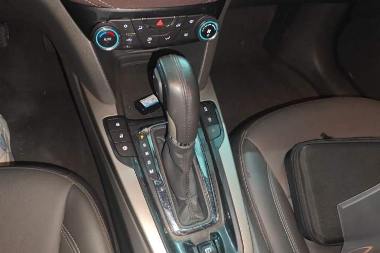 Used Chevrolet Malibu 2017 1.5T Automatic Luxury Edition Gear Lever