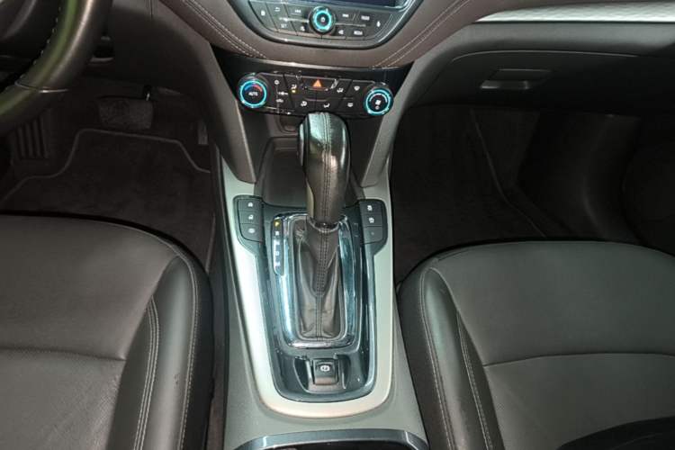 Used Chevrolet Malibu 2017 1.5T Automatic Luxury Edition Gear Lever