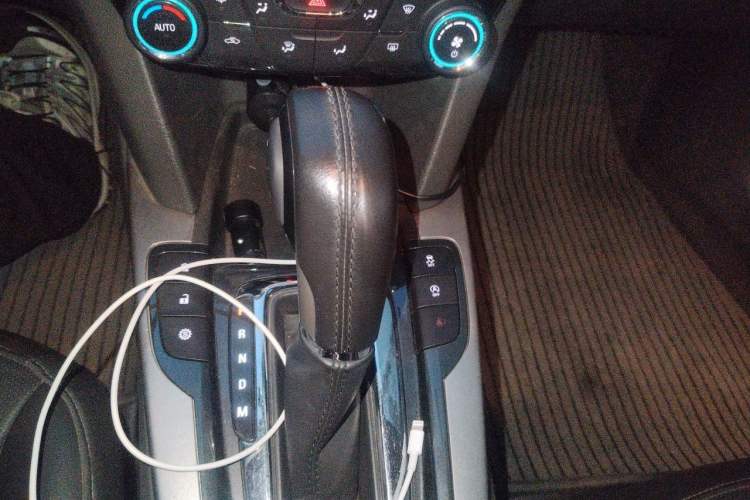 Used Chevrolet Malibu 2017 1.5T Automatic Luxury Edition Gear Lever