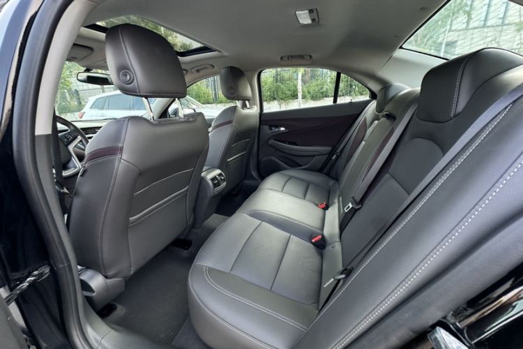 Used Chevrolet Malibu 2017 1.5T Automatic Luxury Edition Interior 2