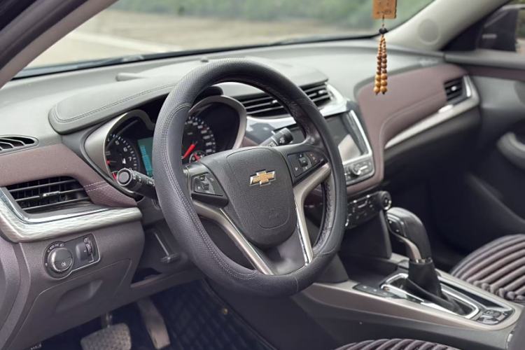 Used Chevrolet Malibu 2017 1.5T Automatic Luxury Edition Interior 2