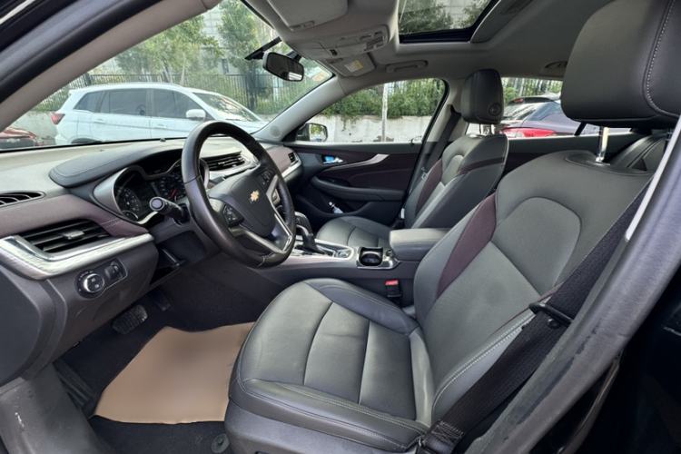Used Chevrolet Malibu 2017 1.5T Automatic Luxury Edition Interior 3