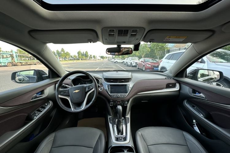 Used Chevrolet Malibu 2017 1.5T Automatic Luxury Edition Interior 4