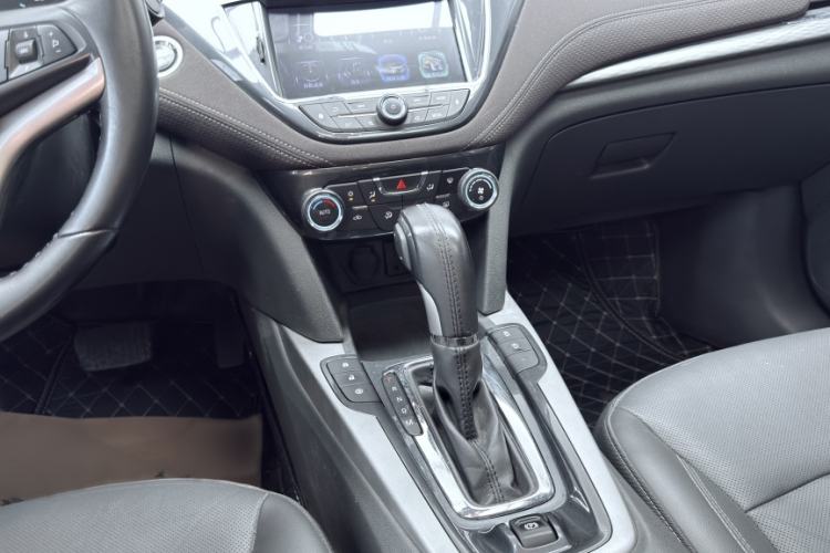 Used Chevrolet Malibu 2017 1.5T Automatic Luxury Edition Interior 4