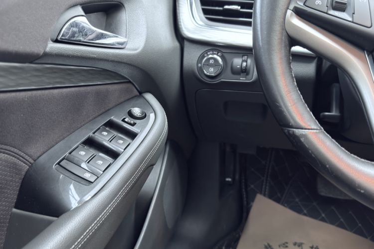 Used Chevrolet Malibu 2017 1.5T Automatic Luxury Edition Interior 7