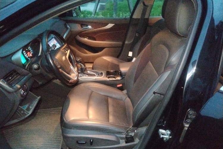 Used Chevrolet Malibu 2017 1.5T Automatic Luxury Edition Left Front Seat