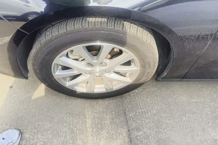 Used Chevrolet Malibu 2017 1.5T Automatic Luxury Edition Left Front Wheel Hub