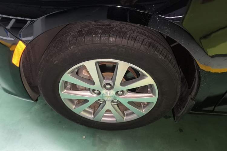 Used Chevrolet Malibu 2017 1.5T Automatic Luxury Edition Left Front Wheel Hub