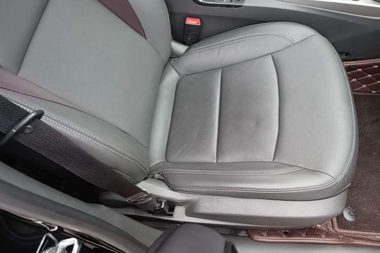 Used Chevrolet Malibu 2017 1.5T Automatic Luxury Edition Right Front Seat