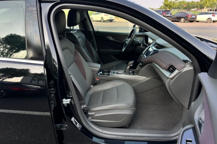 Used Chevrolet Malibu 2017 1.5T Automatic Luxury Edition Right Front Seat