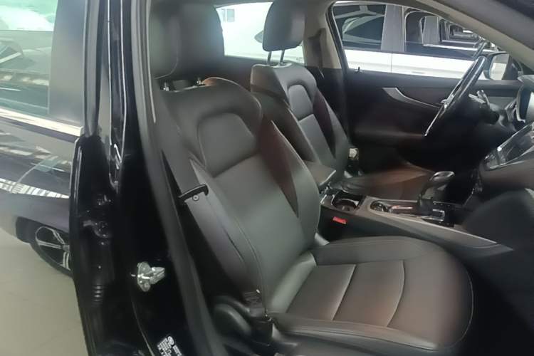 Used Chevrolet Malibu 2017 1.5T Automatic Luxury Edition Right Front Seat