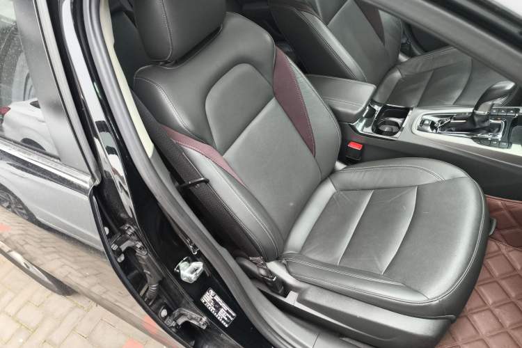 Used Chevrolet Malibu 2017 1.5T Automatic Luxury Edition Right Front Seat