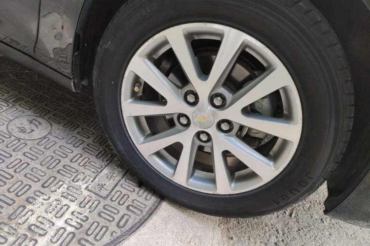 Used Chevrolet Malibu 2017 1.5T Automatic Luxury Edition Right Front Wheel Hub