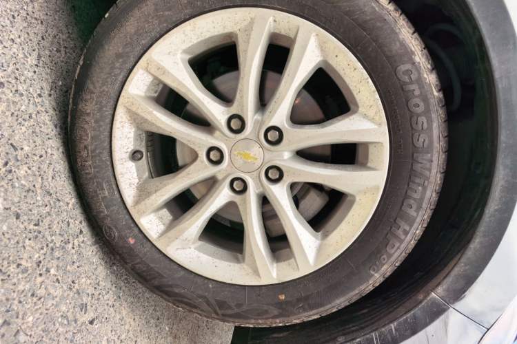 Used Chevrolet Malibu 2017 1.5T Automatic Luxury Edition Right Front Wheel Hub