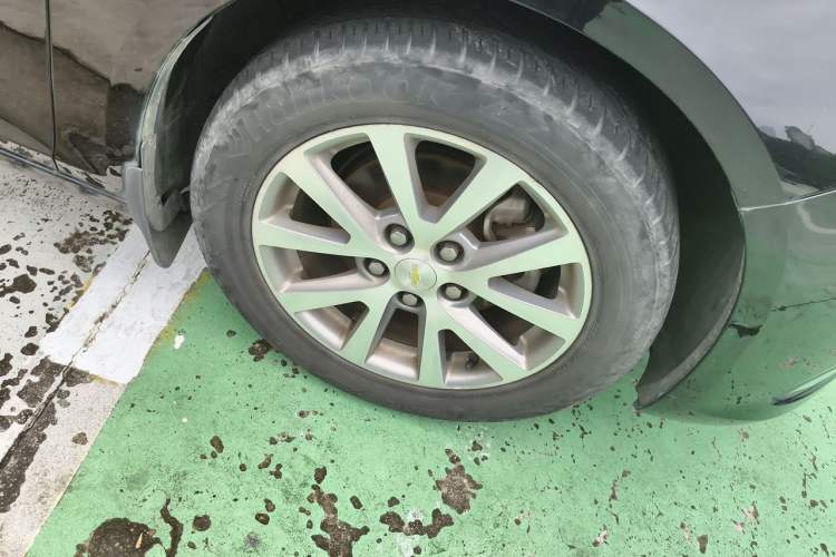 Used Chevrolet Malibu 2017 1.5T Automatic Luxury Edition Right Front Wheel Hub