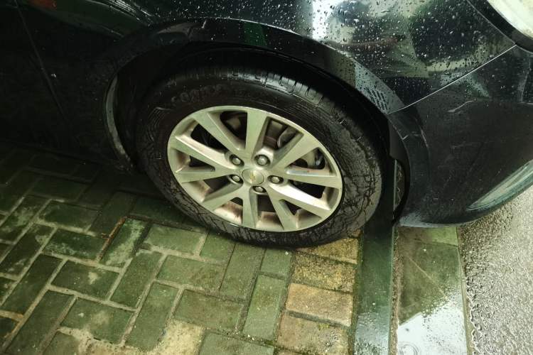 Used Chevrolet Malibu 2017 1.5T Automatic Luxury Edition Right Front Wheel Hub