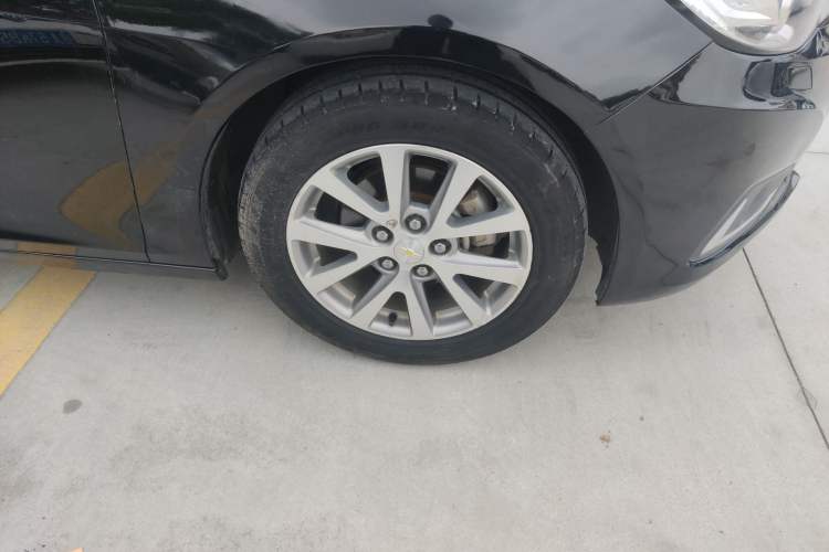 Used Chevrolet Malibu 2017 1.5T Automatic Luxury Edition Right Front Wheel Hub
