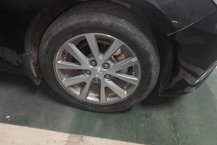 Used Chevrolet Malibu 2017 1.5T Automatic Luxury Edition Right Front Wheel Hub